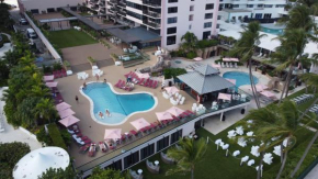 Two Bedroom on the Beach with balcony and Oceanview